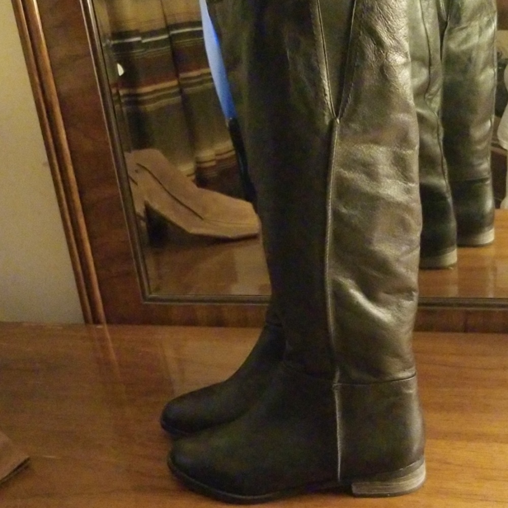 Boots - Picture 2 of 5